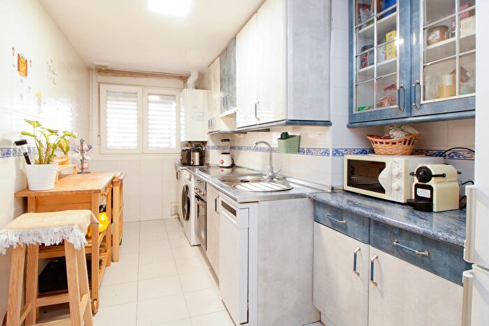 Casas en venta y pisos alquiler - 3