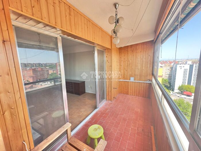 Casas en venta y pisos alquiler - 3