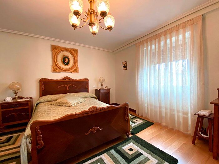 Casas en venta y pisos alquiler - 3