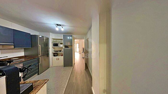 Casas en venta y pisos alquiler - 3