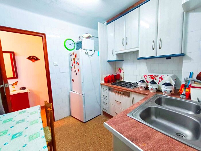 Casas en venta y pisos alquiler - 3