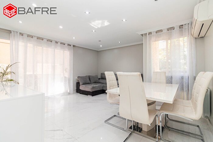 Piso en venta en Usera, Orcasitas de 3 habitaciones