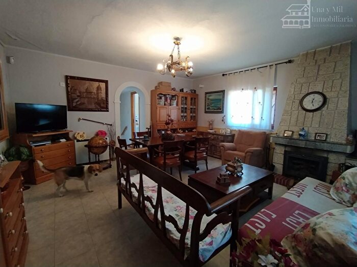 Casas en venta y pisos alquiler - 3