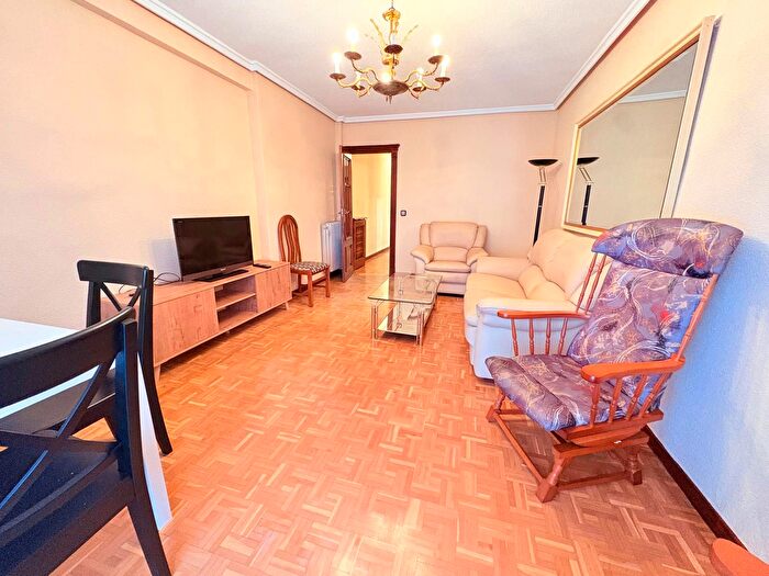 Casas en venta y pisos alquiler - 3