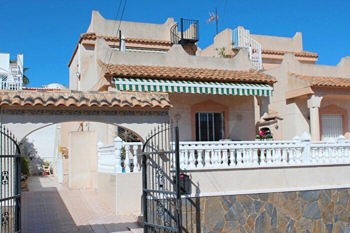 Casa en venta en Orihuela Costa, La Zenia de 3 habitaciones
