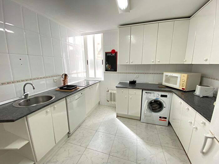 Casas en venta y pisos alquiler - 1