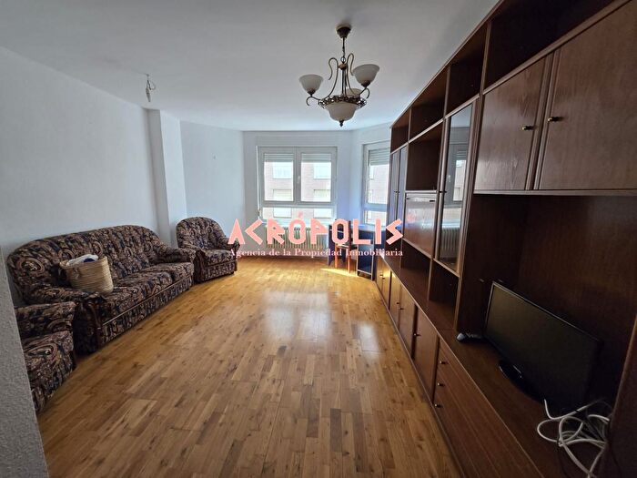 Casas en venta y pisos alquiler - 3