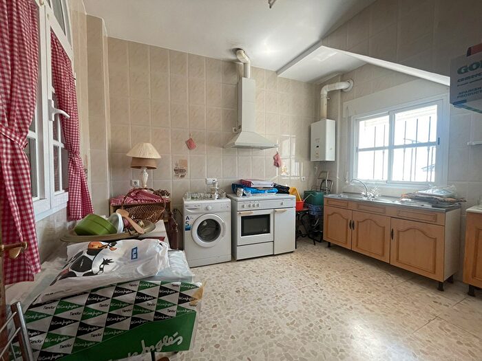 Casas en venta y pisos alquiler - 3
