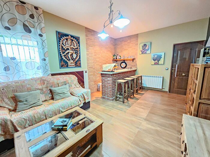 Casas en venta y pisos alquiler - 3