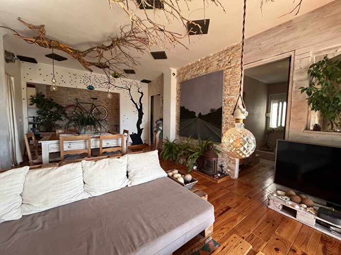 Casas en venta y pisos alquiler - 3