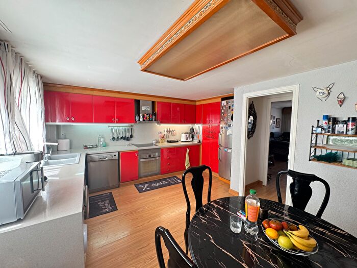 Casas en venta y pisos alquiler - 3