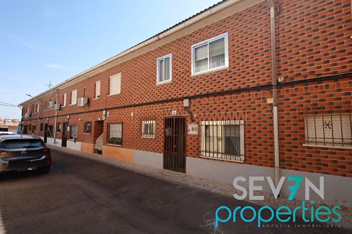 Casas en venta y pisos alquiler - 1