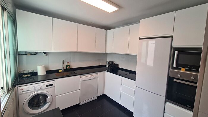 Casas en venta y pisos alquiler - 3