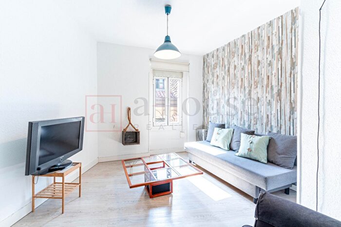 Casas en venta y pisos alquiler - 1