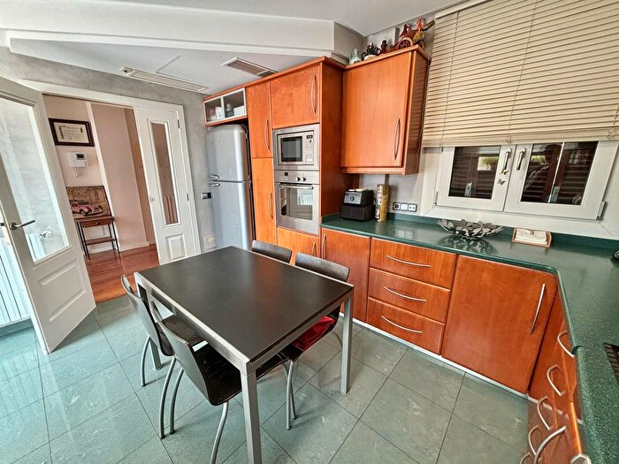 Casas en venta y pisos alquiler - 3