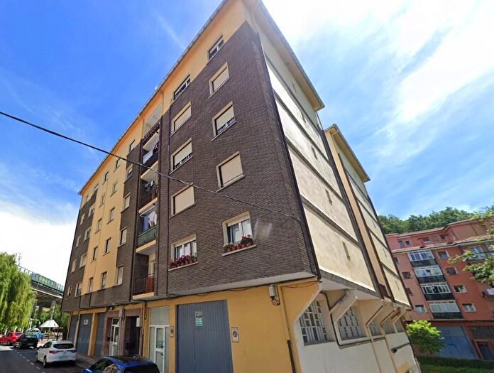 Casas en venta y pisos alquiler - 1