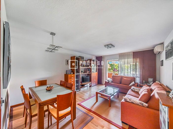 Piso en venta en Moratalaz, Pavones de 3 habitaciones