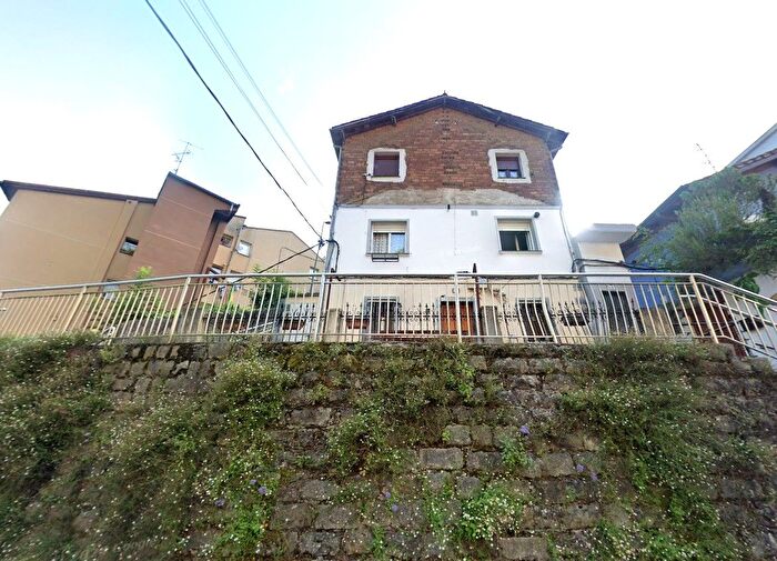 Casas en venta y pisos alquiler - 1