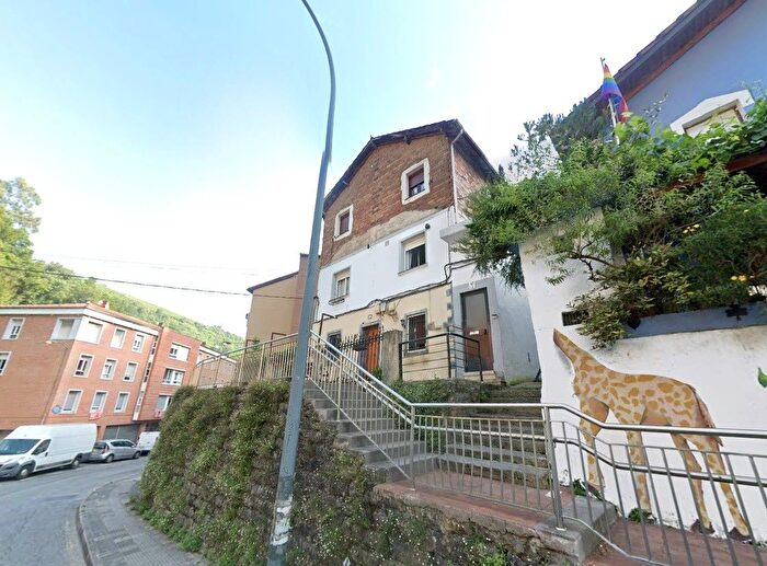 Casas en venta y pisos alquiler - 3