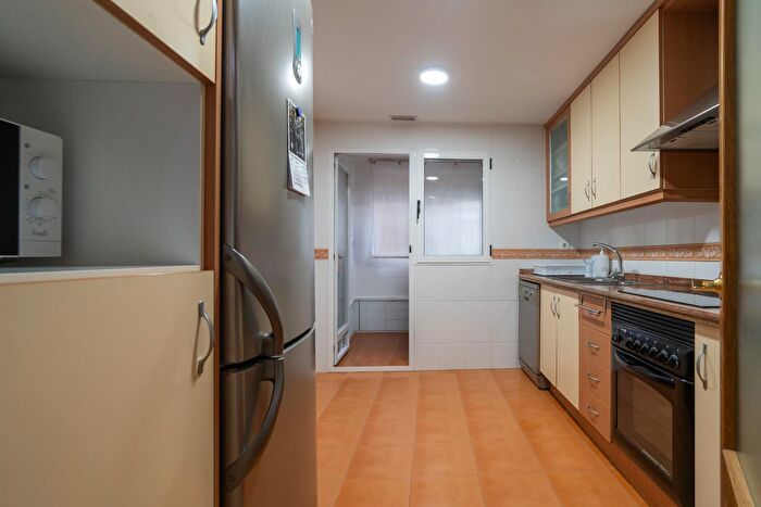 Casas en venta y pisos alquiler - 3