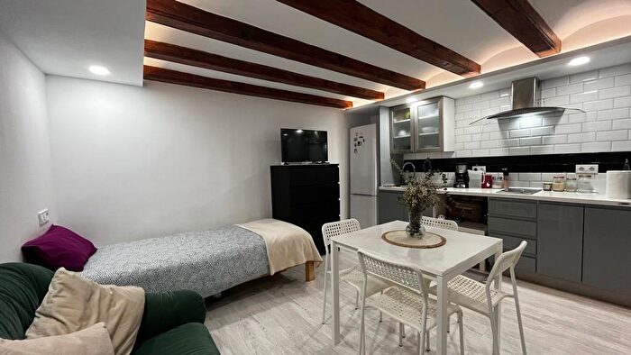 Casas en venta y pisos alquiler - 1