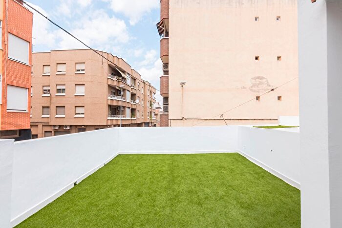 Casas en venta y pisos alquiler - 1