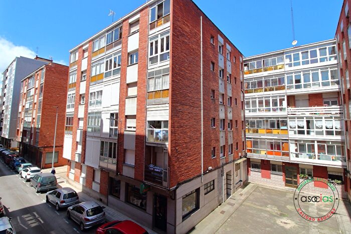 Piso en venta en Este, El Bibio Parque de 3 habitaciones