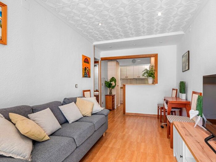 Casas en venta y pisos alquiler - 2