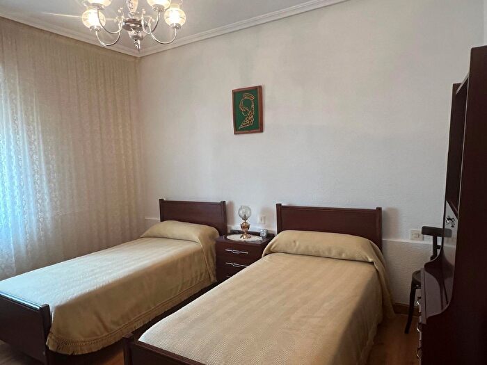 Casas en venta y pisos alquiler - 2