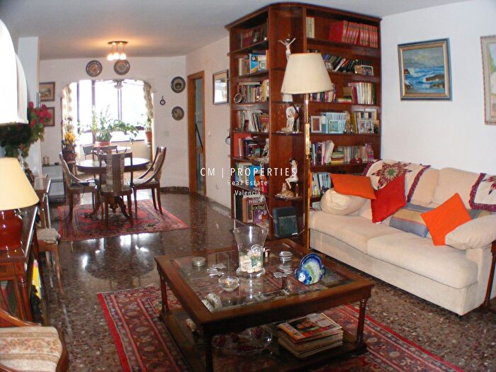 Piso en venta en Benicalap, Barrio de Benicalap de 3 habitaciones