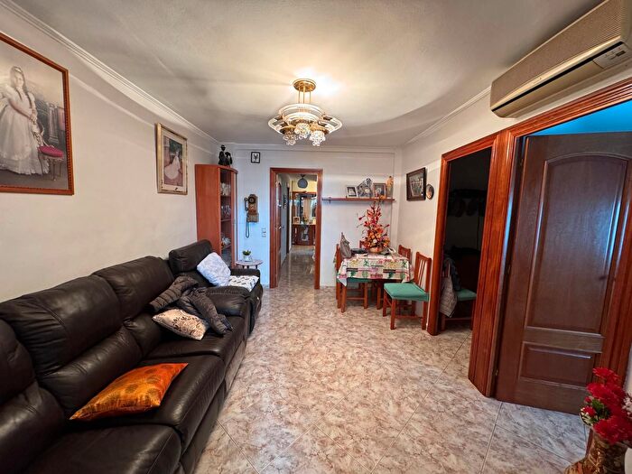Casas en venta y pisos alquiler - 1
