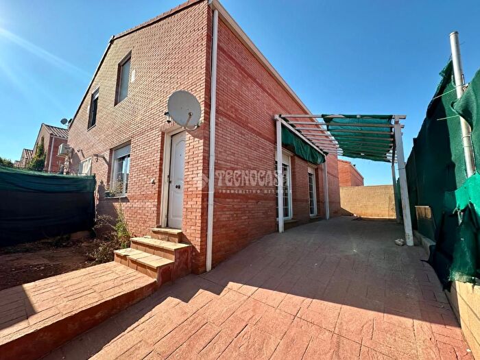 Casas en venta y pisos alquiler - 1