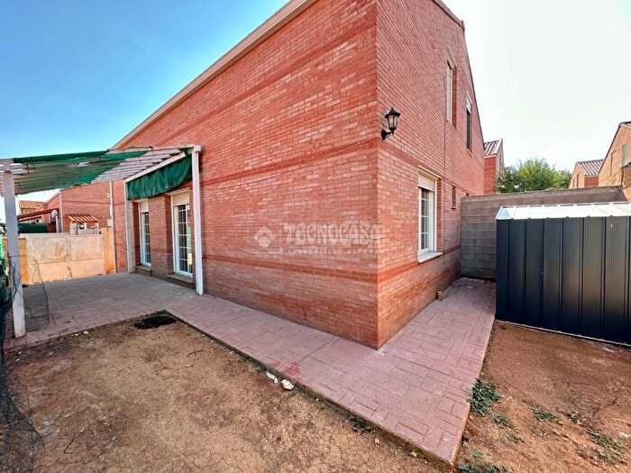 Casas en venta y pisos alquiler - 3