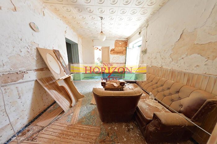 Casas en venta y pisos alquiler - 3
