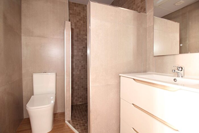 Casas en venta y pisos alquiler - 3