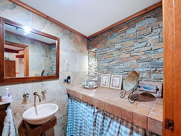 Casas en venta y pisos alquiler - 3