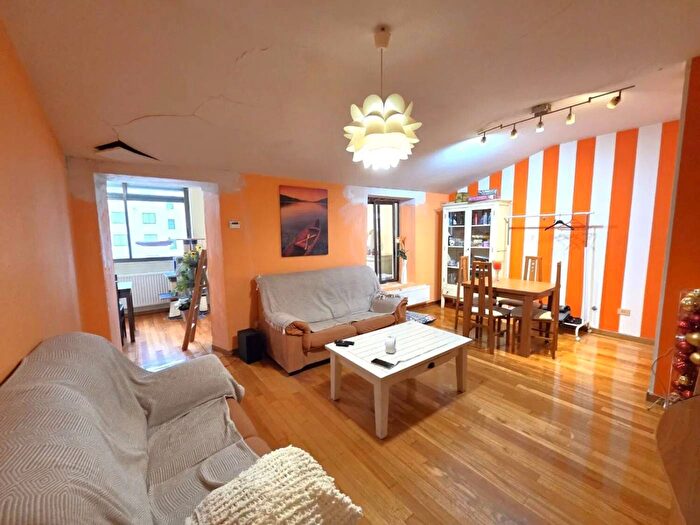 Casas en venta y pisos alquiler - 1