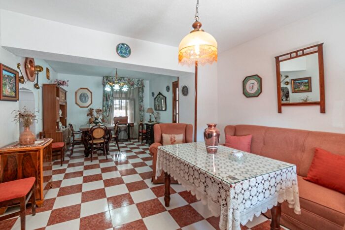 Casas en venta y pisos alquiler - 3