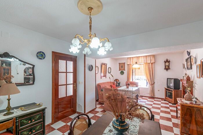 Casas en venta y pisos alquiler - 2