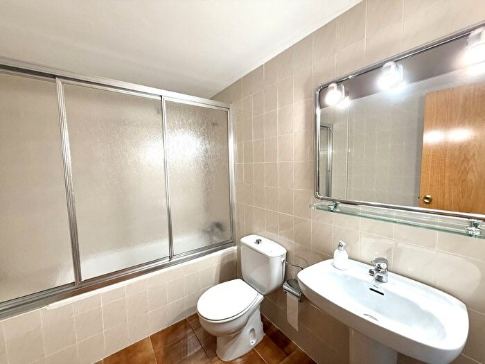 Casas en venta y pisos alquiler - 2