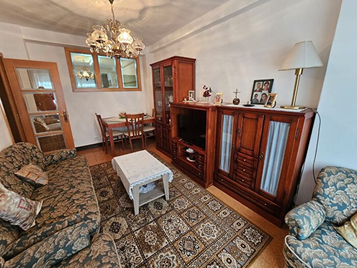 Casas en venta y pisos alquiler - 2