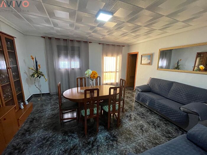 Casas en venta y pisos alquiler - 1