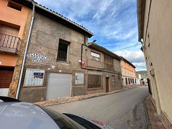 Casas en venta y pisos alquiler - 1