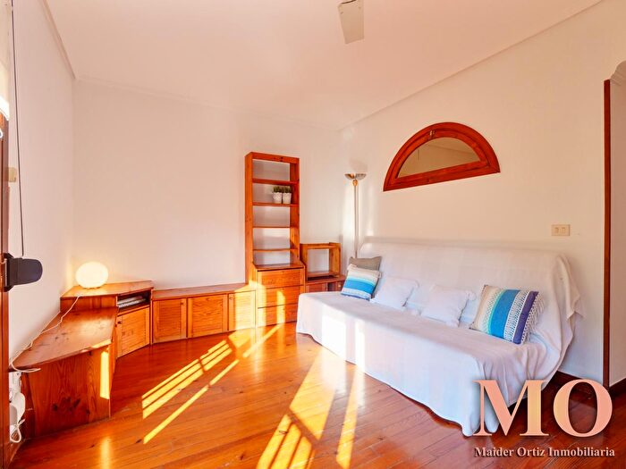 Casas en venta y pisos alquiler - 1