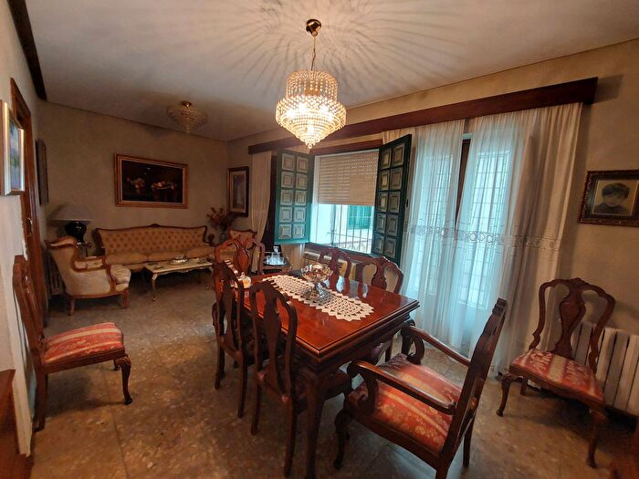 Casas en venta y pisos alquiler - 1