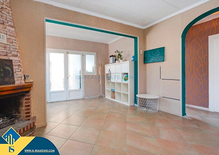 Casas en venta y pisos alquiler - 3
