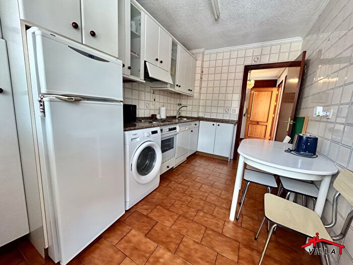 Casas en venta y pisos alquiler - 3