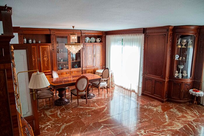 Piso en venta en Centro, Ollerías San Cayetano de 4 habitaciones