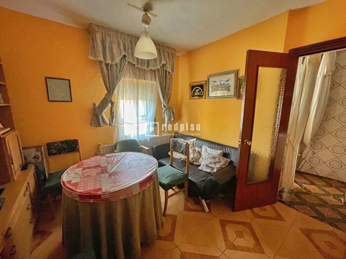 Casas en venta y pisos alquiler - 3