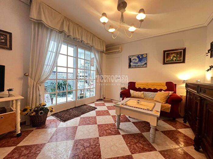 Casas en venta y pisos alquiler - 1